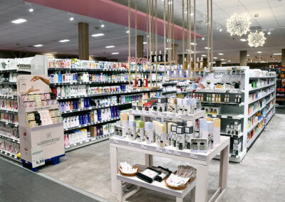 Drogerie-Produkte im Supermarkt in Daun